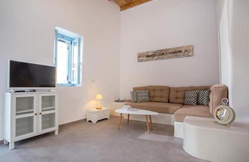 Kalithies Apartment | Traditional Luxury House