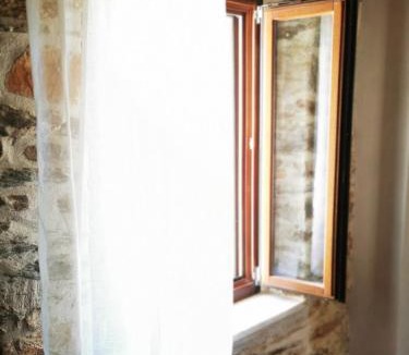 Chrisochorafa House | Traditional stone guesthouse