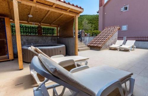 Zelenika Villa | Traditional Stone House with Hot tub and Sauna