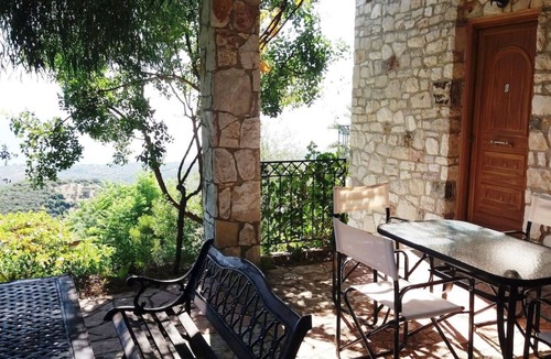 Mathia Apartment | Traditional stonehouse
