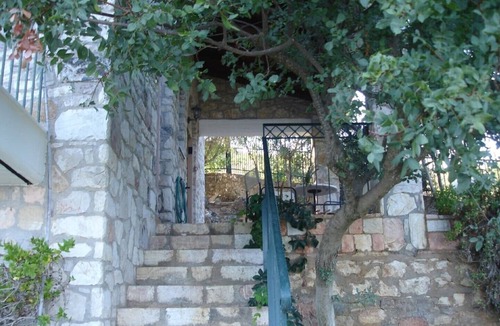 Mathia Apartment | Traditional stonehouse