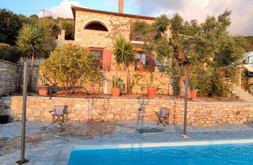 Elation Villa | Traditional style 3 bedroom cottage in local stone