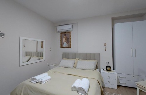Farke Apartment | Tranquil Oasis for Two
