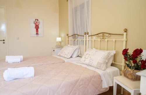 Karavados Villa | Trapezaki Villas, Seafront Accommodation