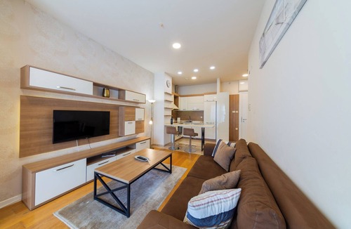 Velji Vinogradi Apartment | Tre Canne Family Retreat/One-Bedroom & Sea Views