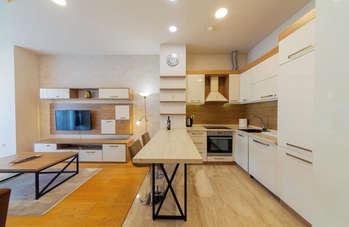 Velji Vinogradi Apartment | Tre Canne Family Retreat/One-Bedroom & Sea Views
