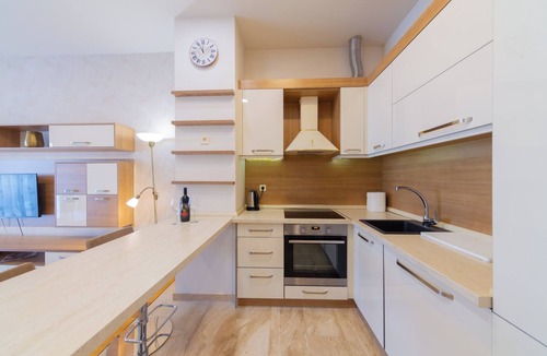 Velji Vinogradi Apartment | Tre Canne Family Retreat/One-Bedroom & Sea Views