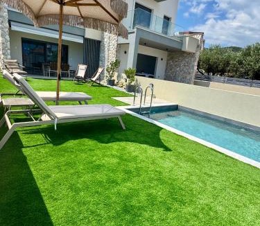 Nea Iraklitsa House | Trinity Pool Villas GOLD