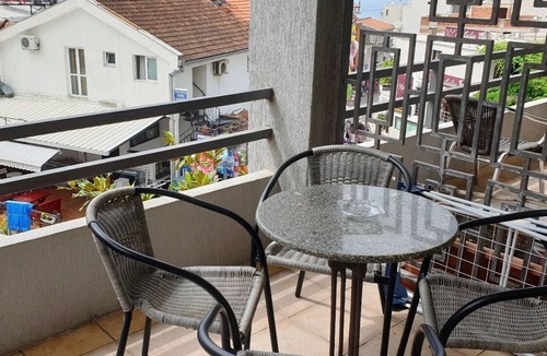 Rana Bed & Breakfast | Triple room is consisted by 3 single beds, balcony, tv, bathroom