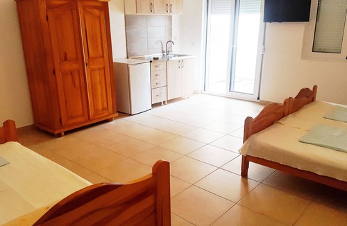 Ulcinj House | Triple studio with kitchenette and balcony