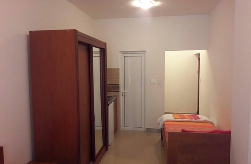 Babilonija Apartment | Trokrevetni apartman u prizemlju kuce sa besplatnim parkingom u dvoristu kuce.