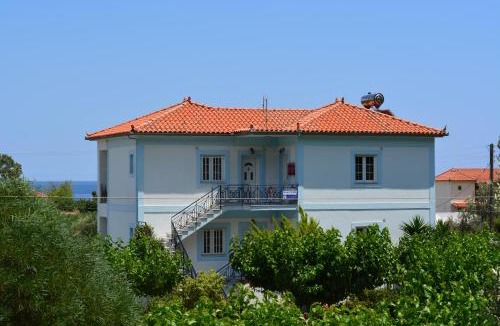 Leonidio House | Troumpas Family Rooms & Apartments