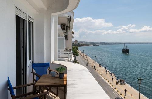 Thessaloniki City Centre Apartment | True Blue by halu! - Seafront 2-bedroom apartment