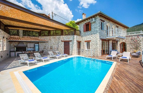 Nidri Villa | Truly Magnificent Villa Rachi Rachi