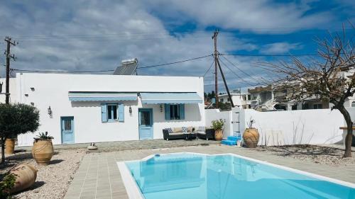 Kalithies House | 'TSI TSI' traditional home & private Pool'