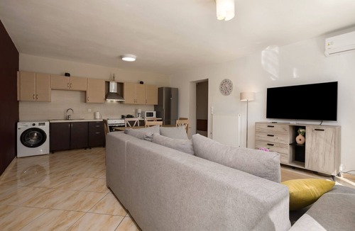 Kalpaki Apartment | Tumeremos Holiday Apartment for 8 people private Bbq area