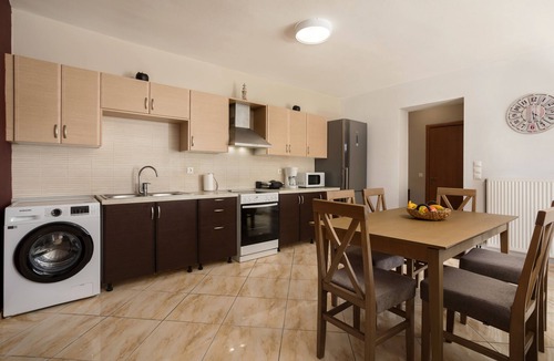 Kalpaki Apartment | Tumeremos Holiday Apartment for 8 people private Bbq area