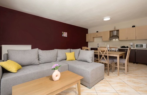 Kalpaki Apartment | Tumeremos Holiday Apartment for 8 people private Bbq area