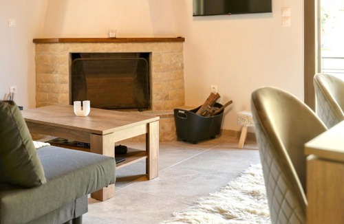 Arachova Apartment | Twin Peaks Retreat