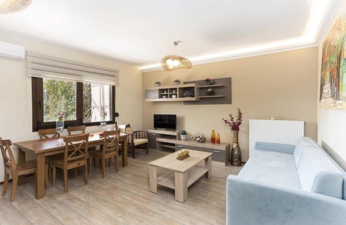 Kalyves Polygyrou Apartment | TwinStars apartment with courtyard and view