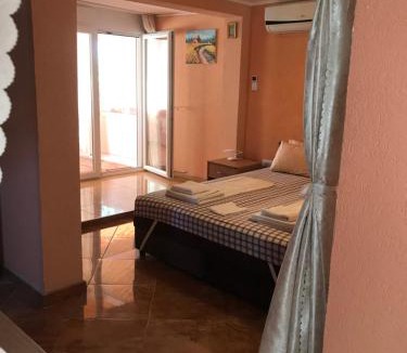 Kunje House | Two-bedroom apartment "Holiday home Orange"