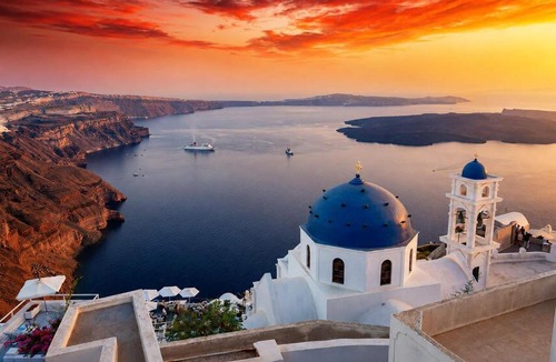 Vourvoulos Apartment | Two Gods Santorini Premium Jacuzzi Sea View Suites