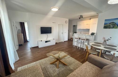 Dobra Voda Apartment | Two & Sea Suites