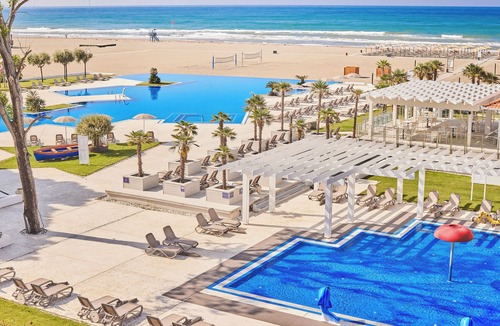 Ulcinj Hotel | Ultimate Beach Escape! TWO Spacious 2BR Suites! Swimming Pools, Spa, Beachfront!