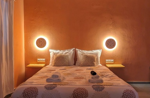 Ano Meria Bed & Breakfast | Under The Palm Tree Studios