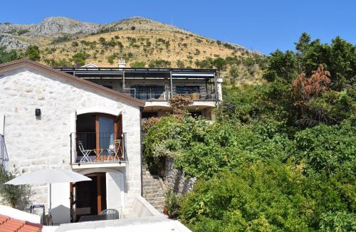 Krstac Apartment | Unique stone apartment Villa M