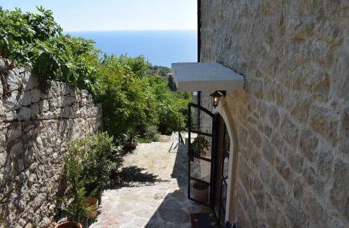 Krstac Apartment | Unique stone apartment Villa M