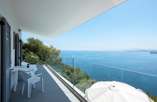 Pirgi Villa | Unparalleled Luxury Awaits 5 Bedrooms Villa Lucas & Villa Clara Pyrgi