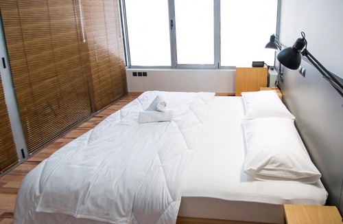 Xanthi Apartment | Urban Downtown Suite - Meno Homes 4