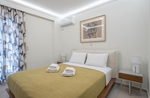Zografos Apartment | Urban Green Retreat in Zografou