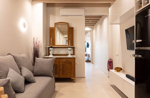 Old Town Rethymnon Apartment | V77 Seafront Lydia Suite Modernly furnished family suite with sea view