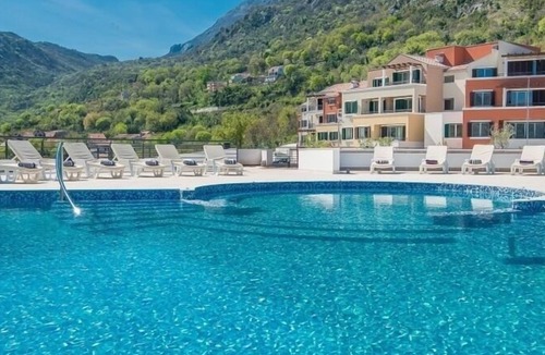 Donji Morinj Apartment | Vacation apartment/apartment for 4 guests with 58m² in Morinj (132710)