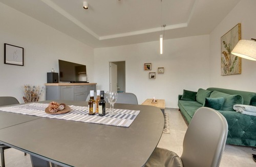 Bar Apartment | Vacation apartment/apartment for 4 guests with 108m² in Zupci (264266)