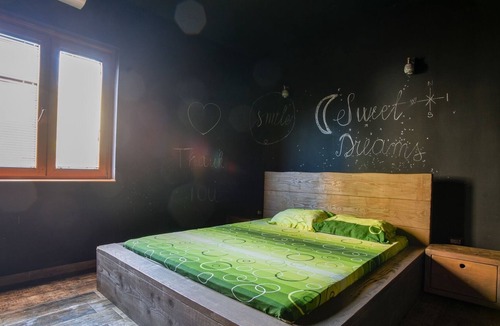 Zeljeznica Apartment | Vacation Flat 8 min to Beach by Walk in Bar