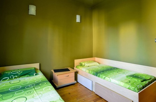 Zeljeznica Apartment | Vacation Flat 8 min to Beach by Walk in Bar