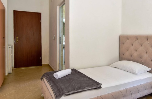 Gjerana Apartment | Vacation Flat w Balcony, 5 min to Beach in Ulcinj