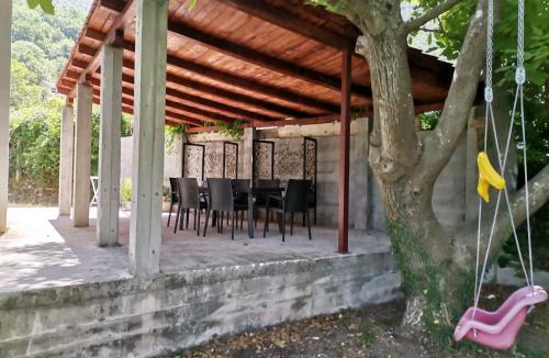 Donji Morinj House | Vacation Home Naluka