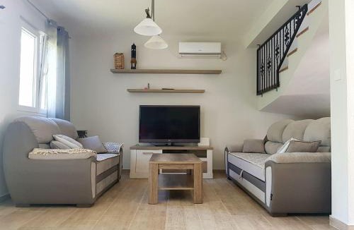 Donji Morinj House | Vacation Home Naluka