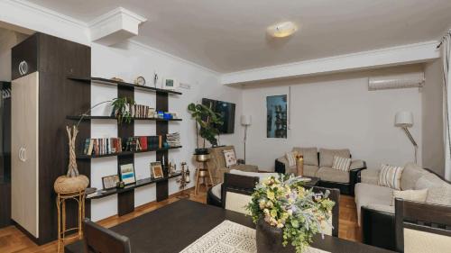 Dobra Voda Apartment | Valentina Vista Seaview and Pool
