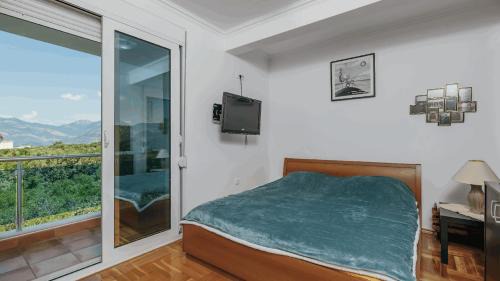 Dobra Voda Apartment | Valentina Vista Seaview and Pool