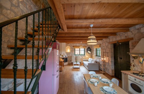 Ano Vasilikos Villa | Valory's Stone House