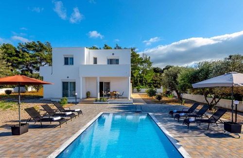 Kalavarda Villa | Vasilis Pool Villa sleeps up to 7