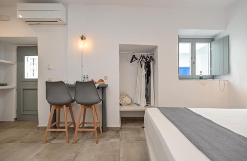 Old Town Naxos Apartment | Venetian Suites 2