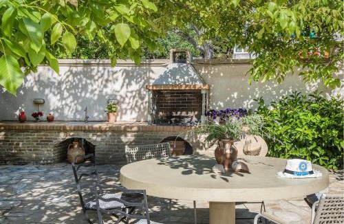 Kato Korakiana House | Verde Olive Three-Bedroom Holiday Home by Konnect
