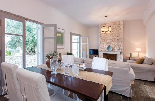 Kato Korakiana House | Verde Olive Three-Bedroom Holiday Home by Konnect
