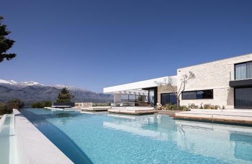 Kaina Villa | Versante Rousso - Modern Living in Nature's Embrace by etouri